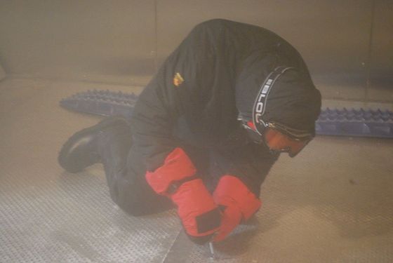 Expedition equipment testing, dexterity test in cold chamber