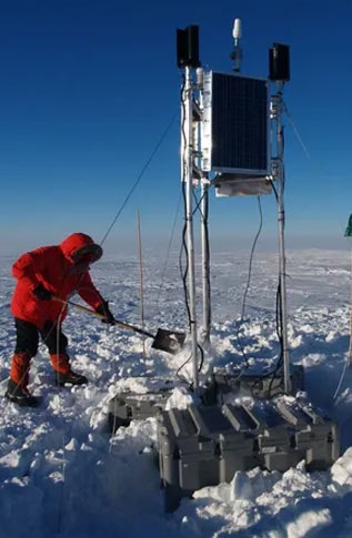 Jogpod, wind turbine and solar panels
